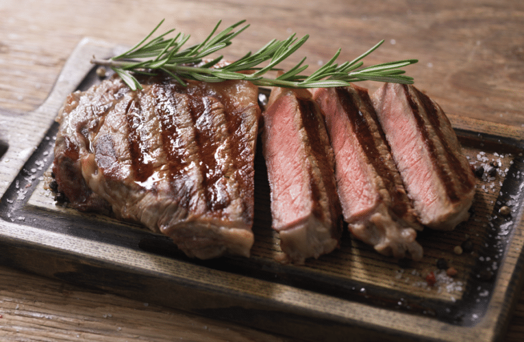 Incluso en espacios reducidos celebra las Fiestas Patrias sin renunciar al asado