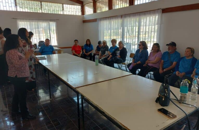 Estudiantes de Servicio Social de Santo Tomás Copiapó realizaron actividad con personas mayores en el Cesfam Juan Martínez