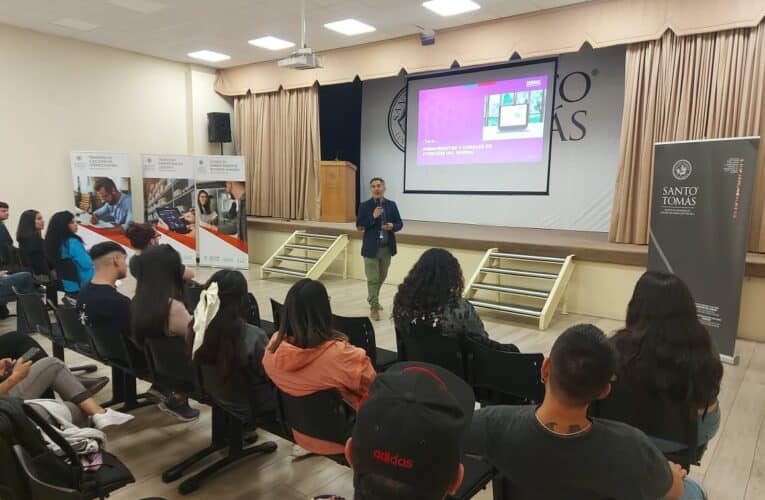 Estudiantes del área de Administración de Santo Tomás Copiapó participaron en charla del SERNAC