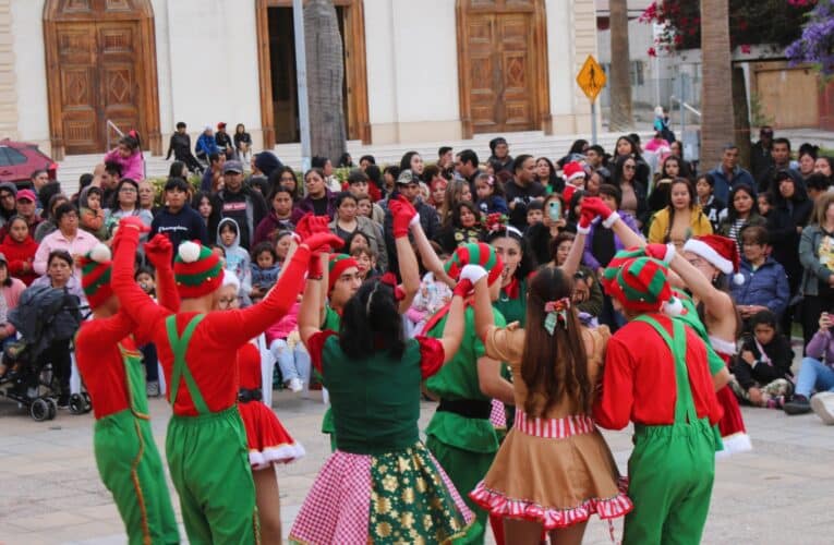 Freirina celebró el tradicional Encendido del Árbol Navideño 2024