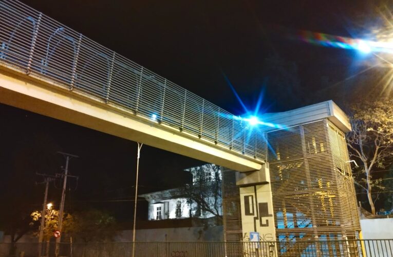 MOP instala nuevas luminarias en pasarela de la Universidad de Atacama