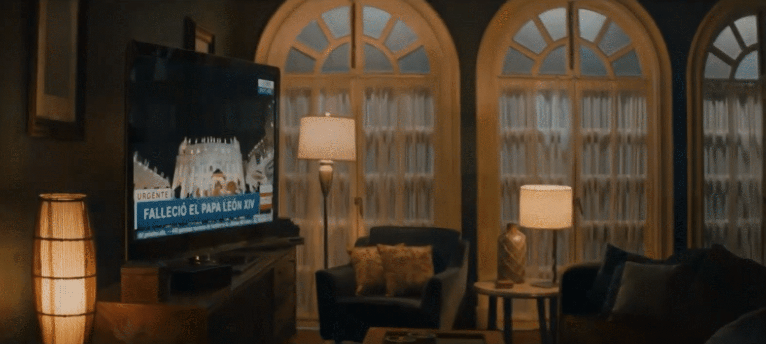 El texto "Falleció el papa León XIV" aparece en una película de 2017 llamada "El habitante". Foto: Netflix Imagen: 2/4